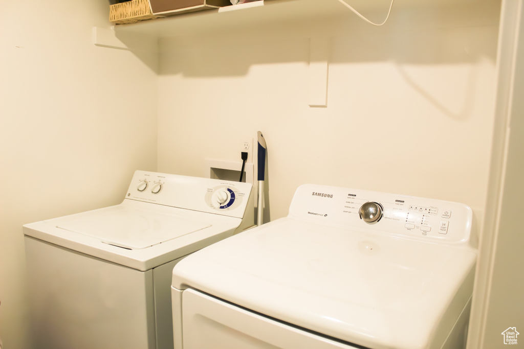 Clothes washing area with separate washer and dryer