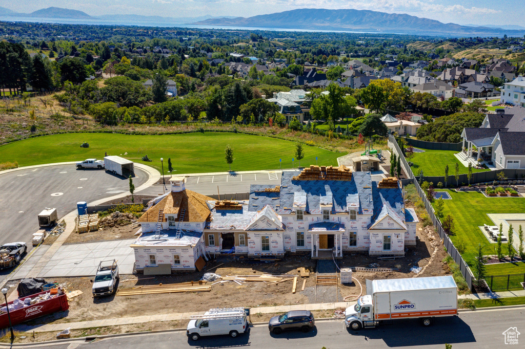 Birds eye view of property featuring a mountain view