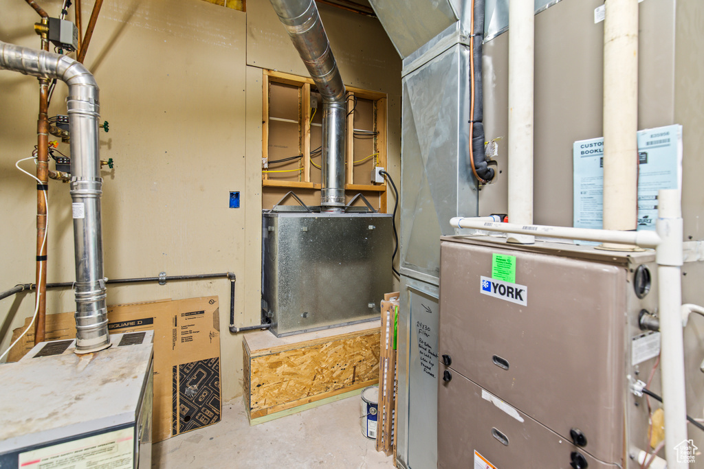 Utility room with heating unit