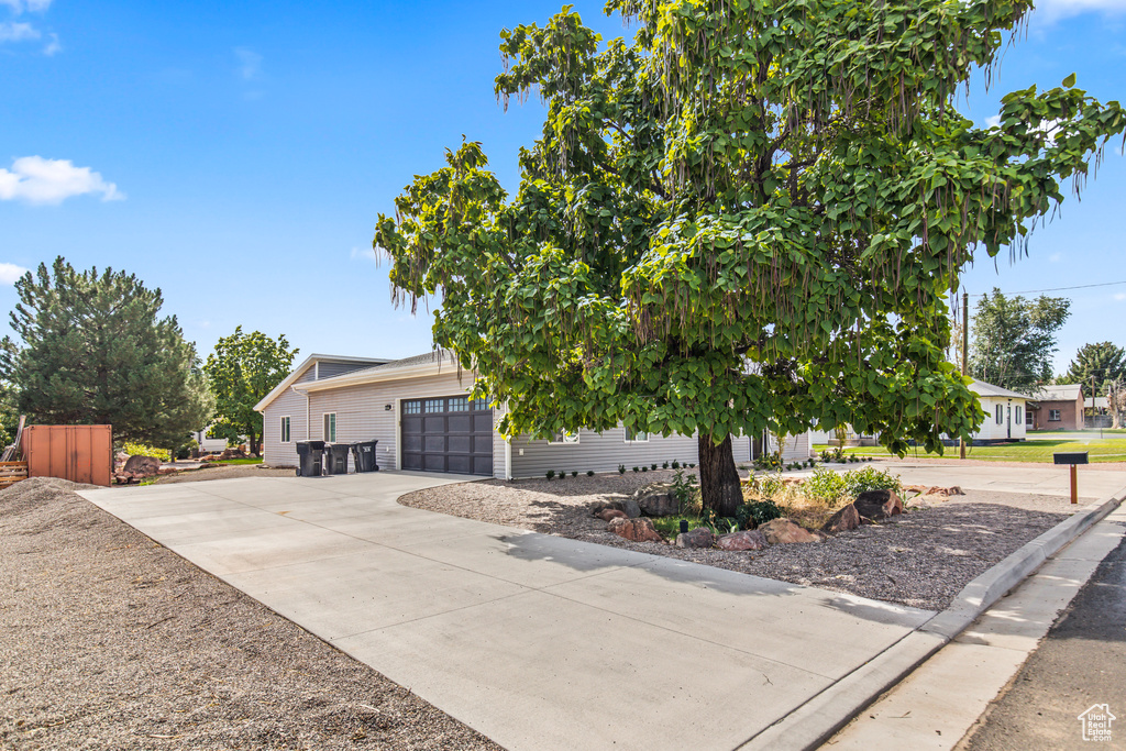 View of front of house featuring a garage