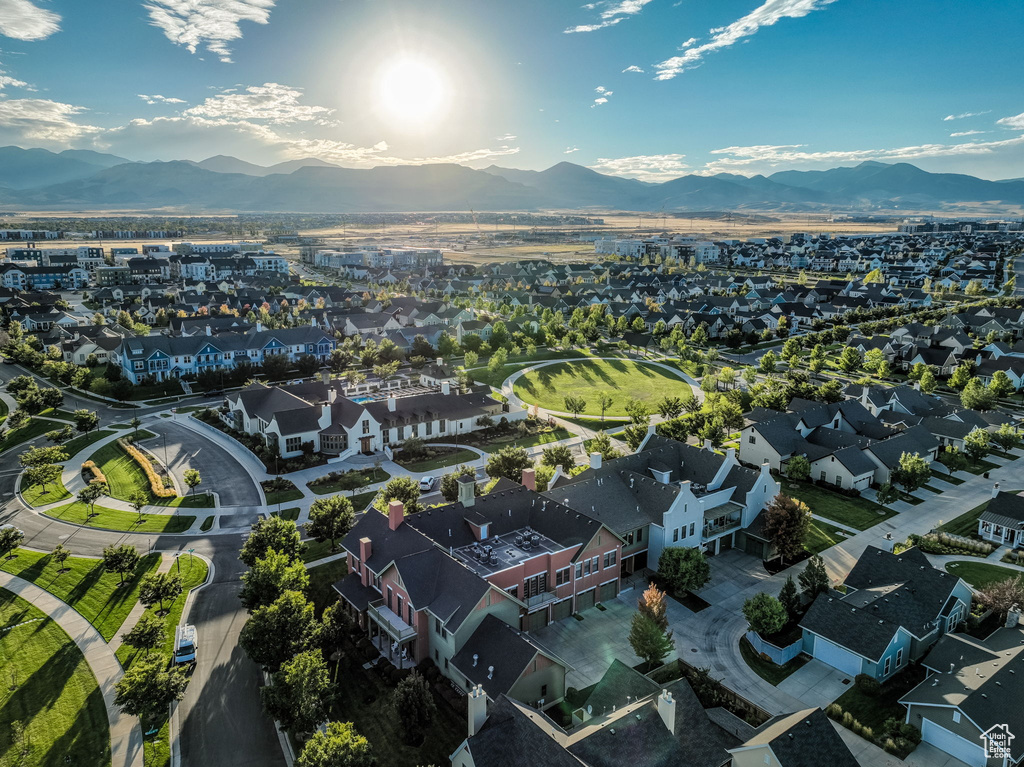 Bird\\\\\\\'s eye view featuring a mountain view