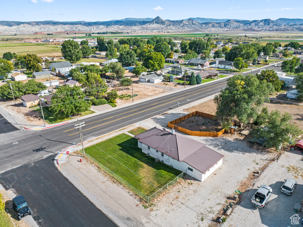 Birds eye view of property featuring a mountain view