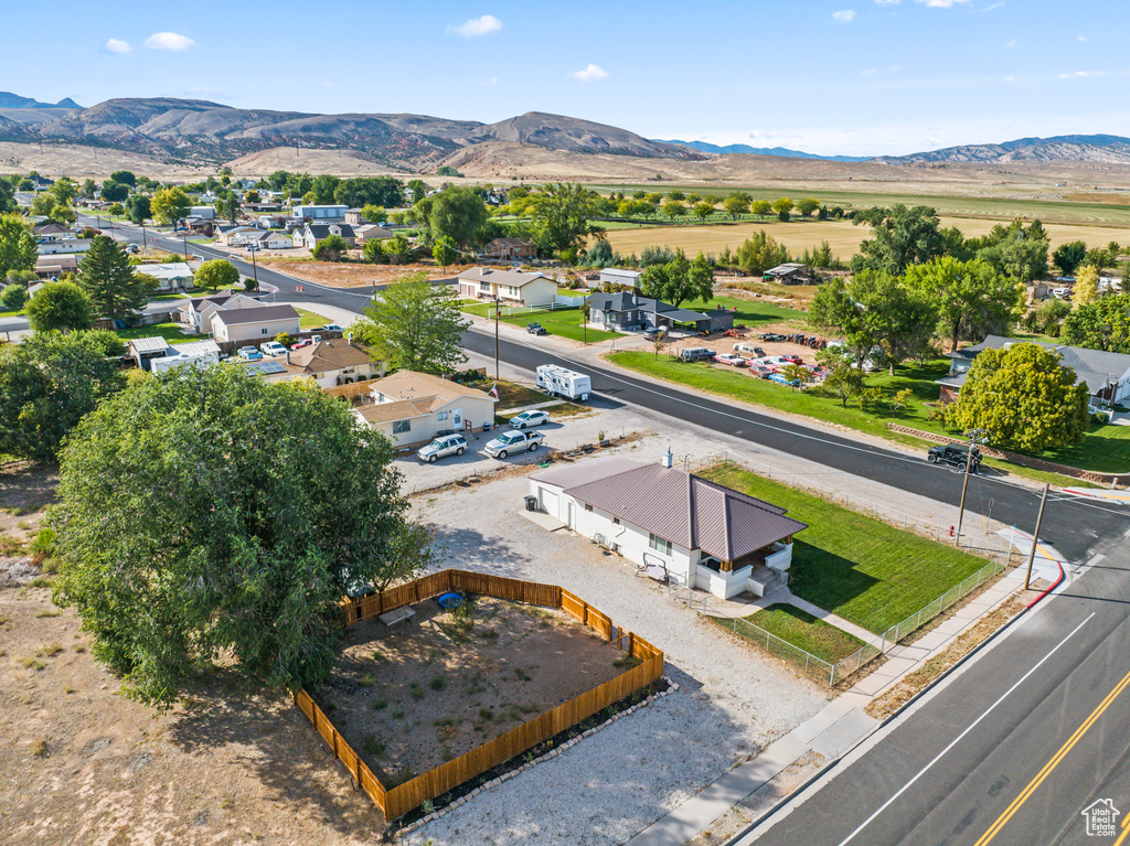 Birds eye view of property featuring a mountain view