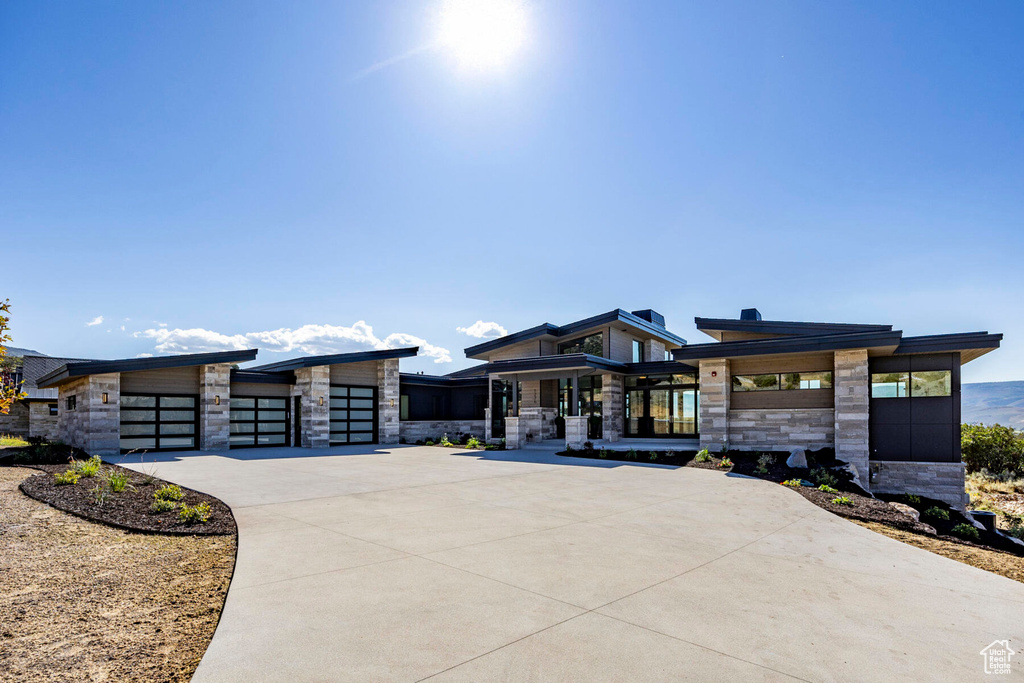 View of front of house featuring a garage