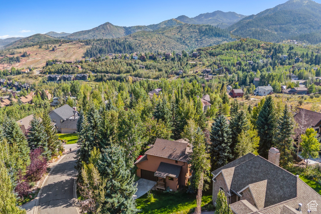 Birds eye view of property featuring a mountain view