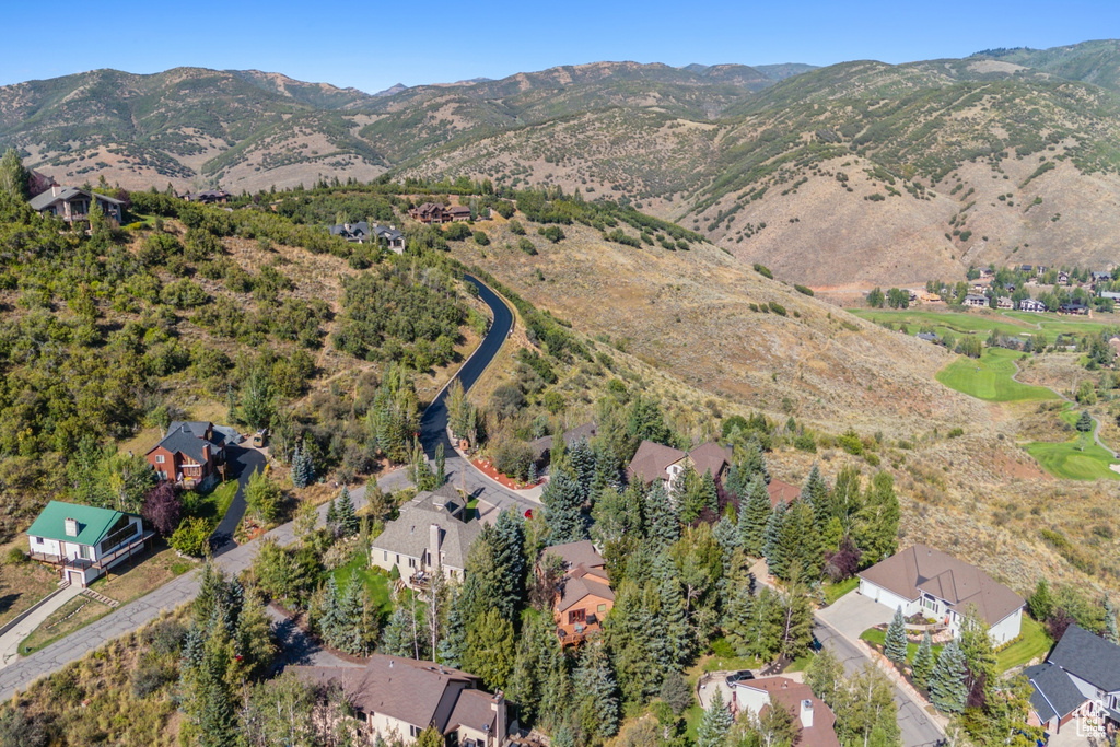 Bird\\\'s eye view featuring a mountain view