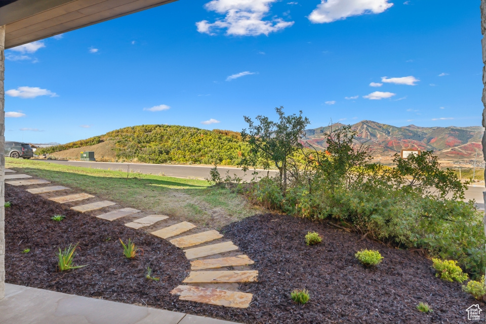 View of yard featuring a mountain view