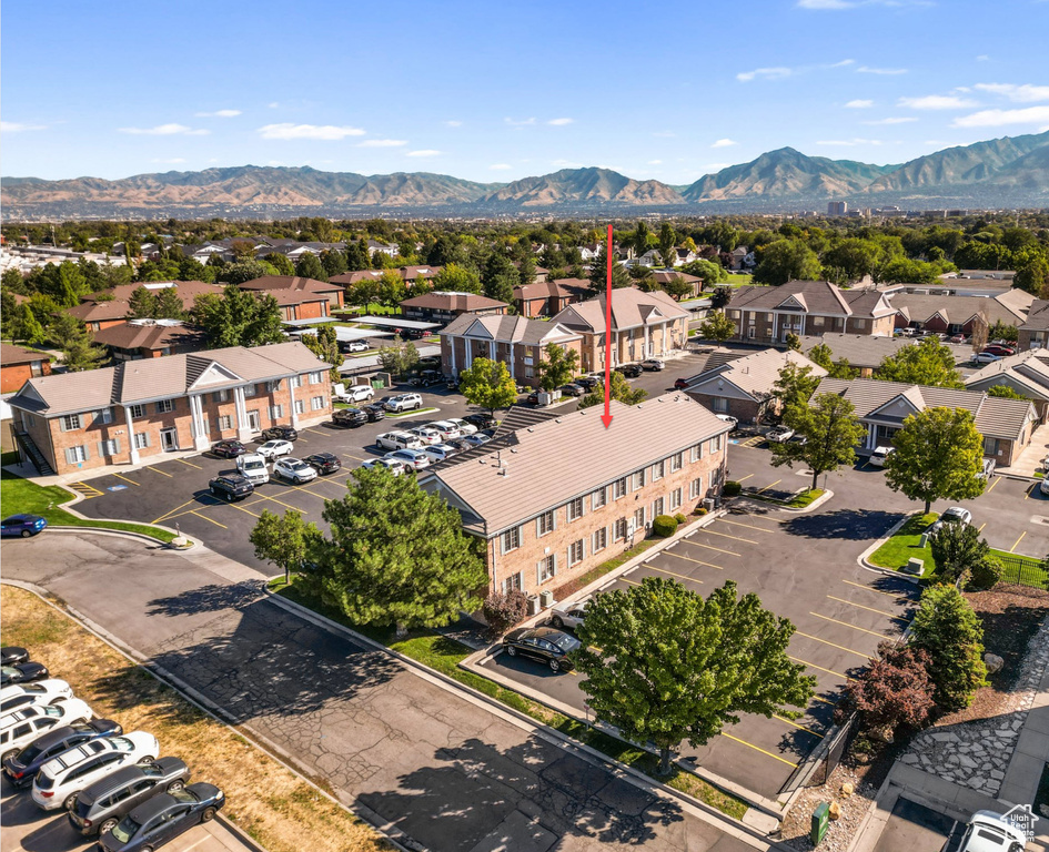 Birds eye view of property featuring a mountain view
