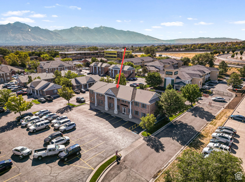 Birds eye view of property featuring a mountain view