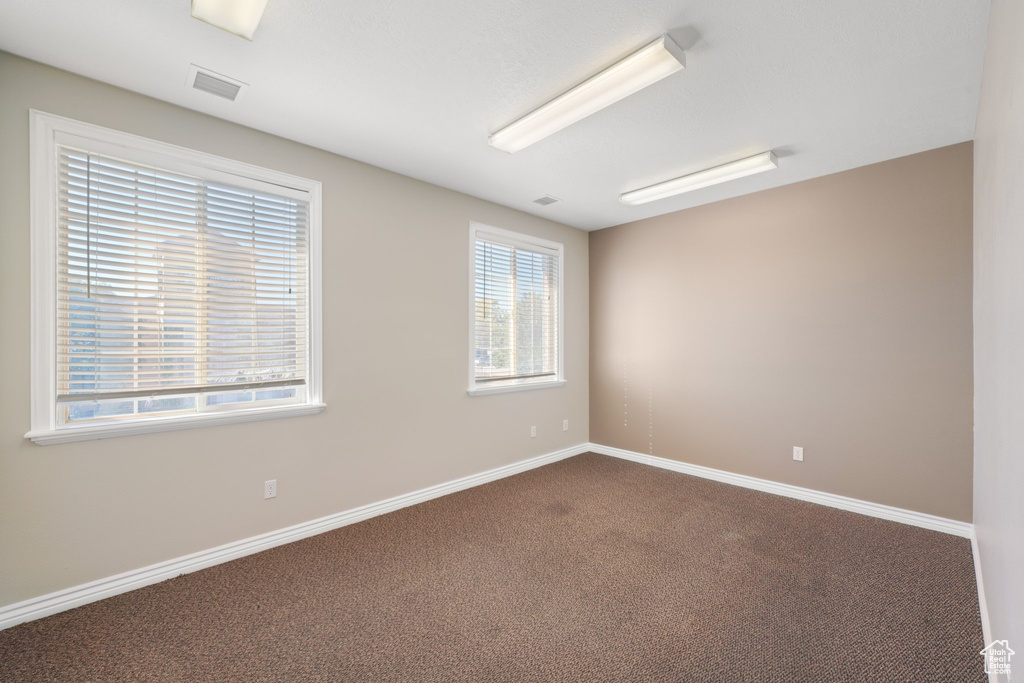 Unfurnished room with carpet