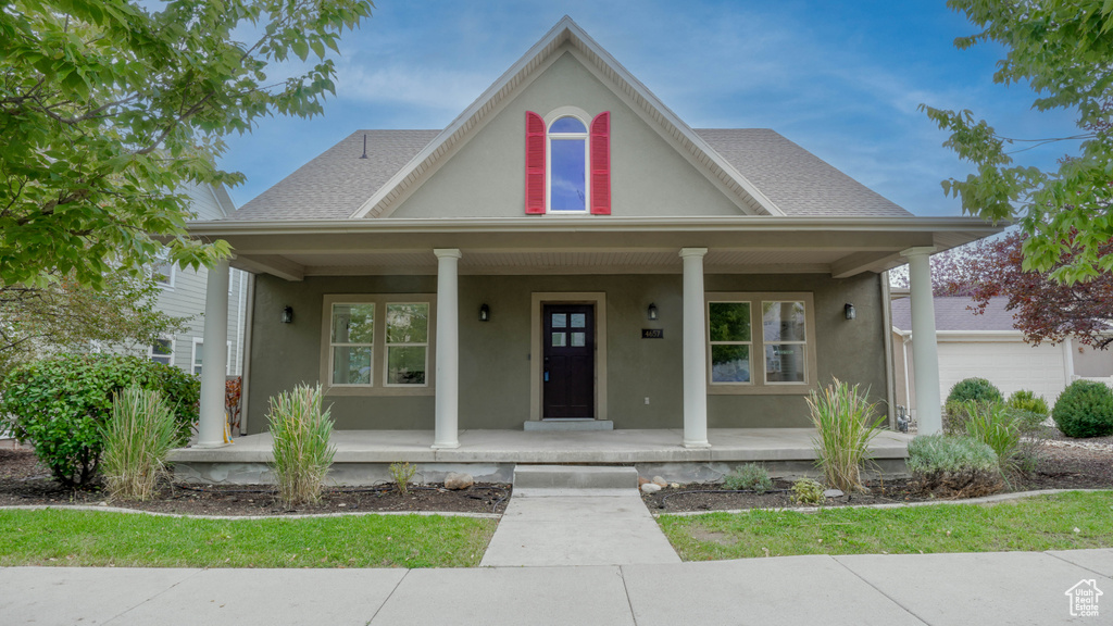 View of front facade with a porch