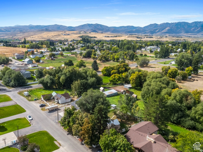 Bird\'s eye view featuring a mountain view