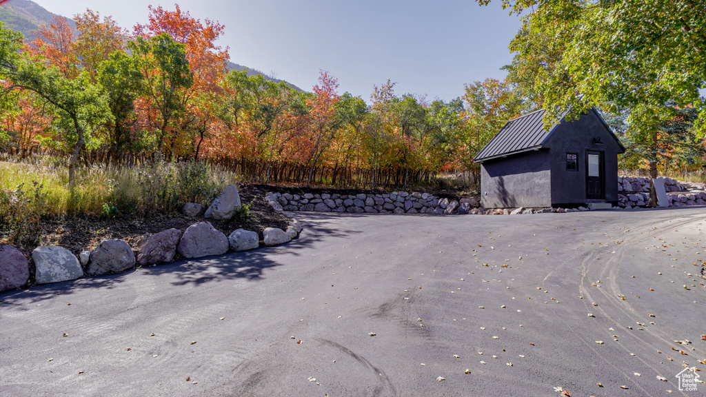 View of yard with a mountain view