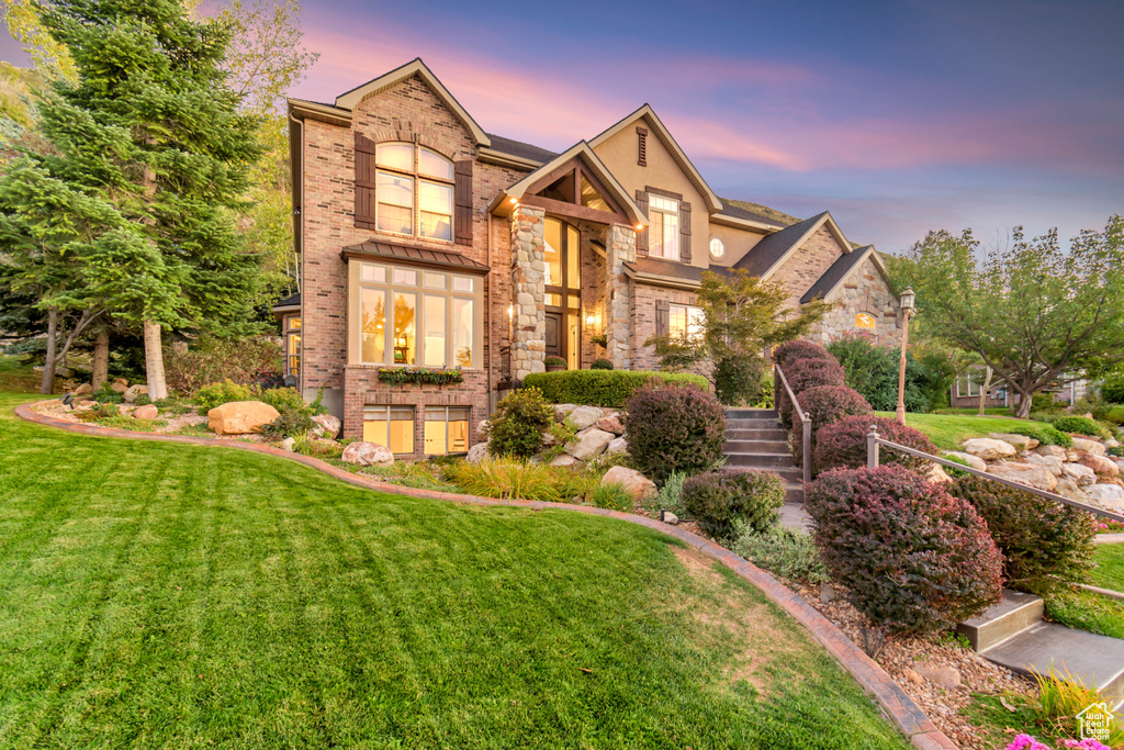 View of front of property featuring a lawn