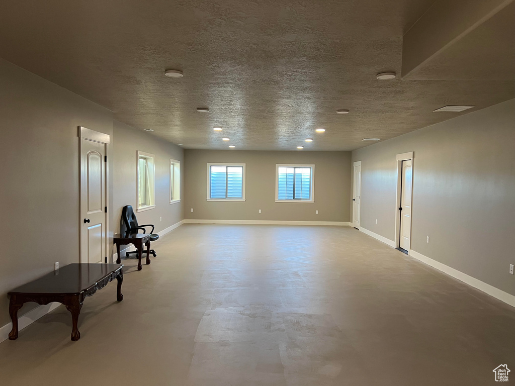 Spare room featuring a textured ceiling