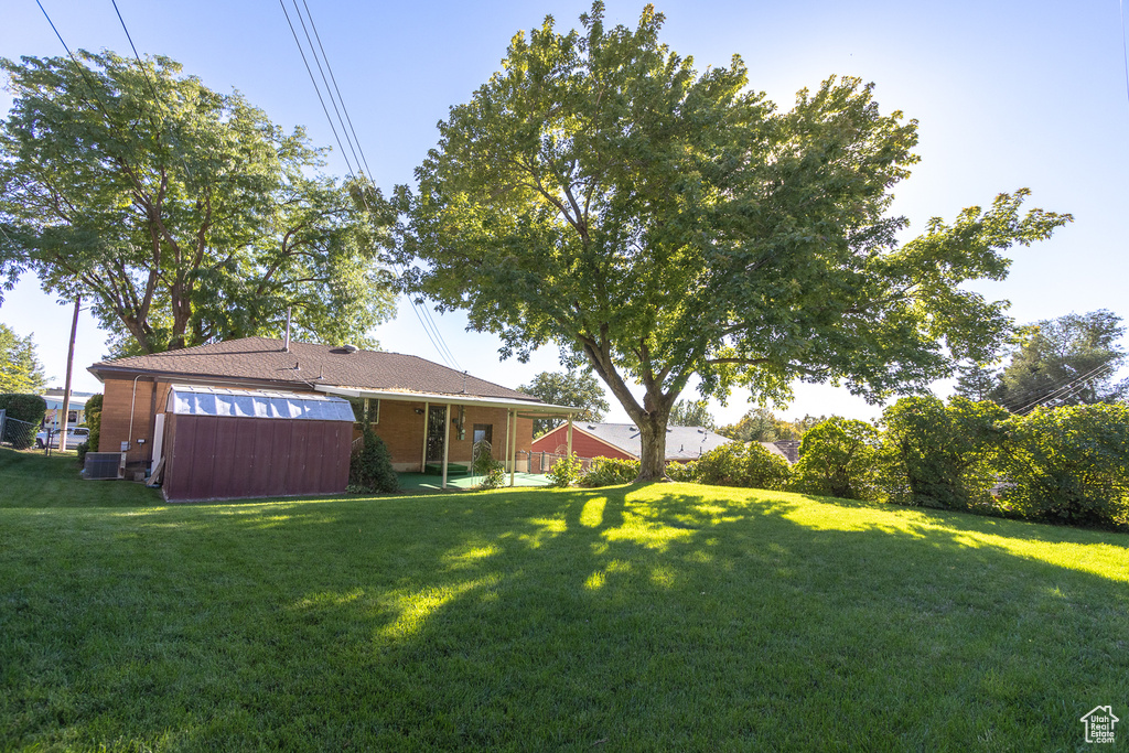 View of yard featuring cooling unit