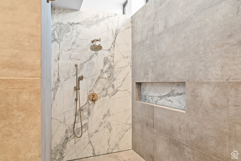 Bathroom featuring a tile shower