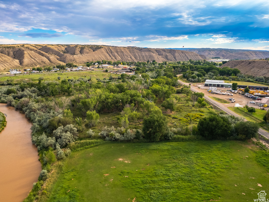 Drone / aerial view featuring a mountain view