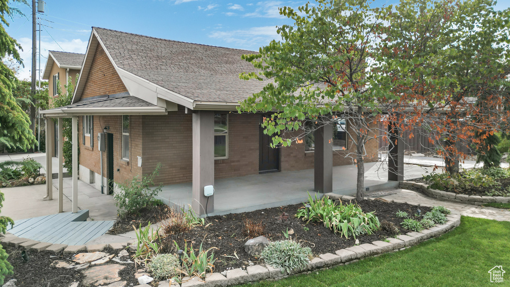 View of front of house featuring a porch