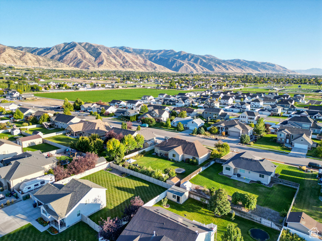 Birds eye view of property featuring a mountain view