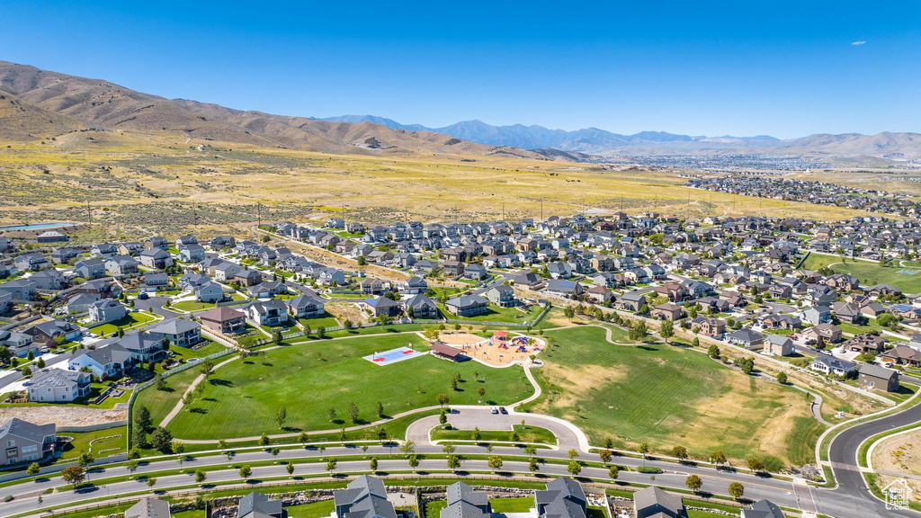 Aerial view with a mountain view