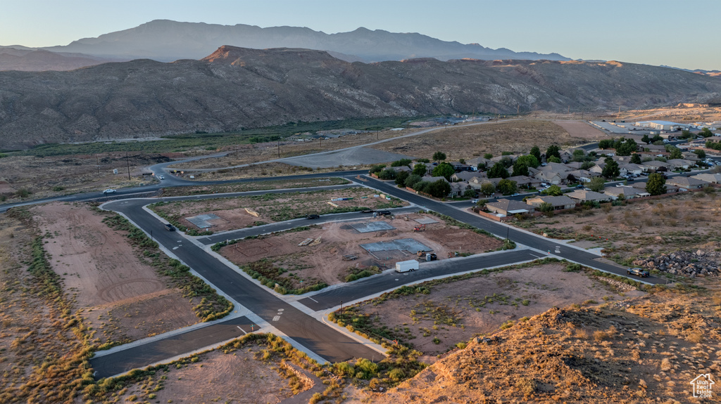 Aerial view with a mountain view