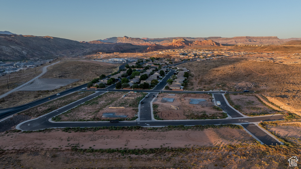 Aerial view with a mountain view