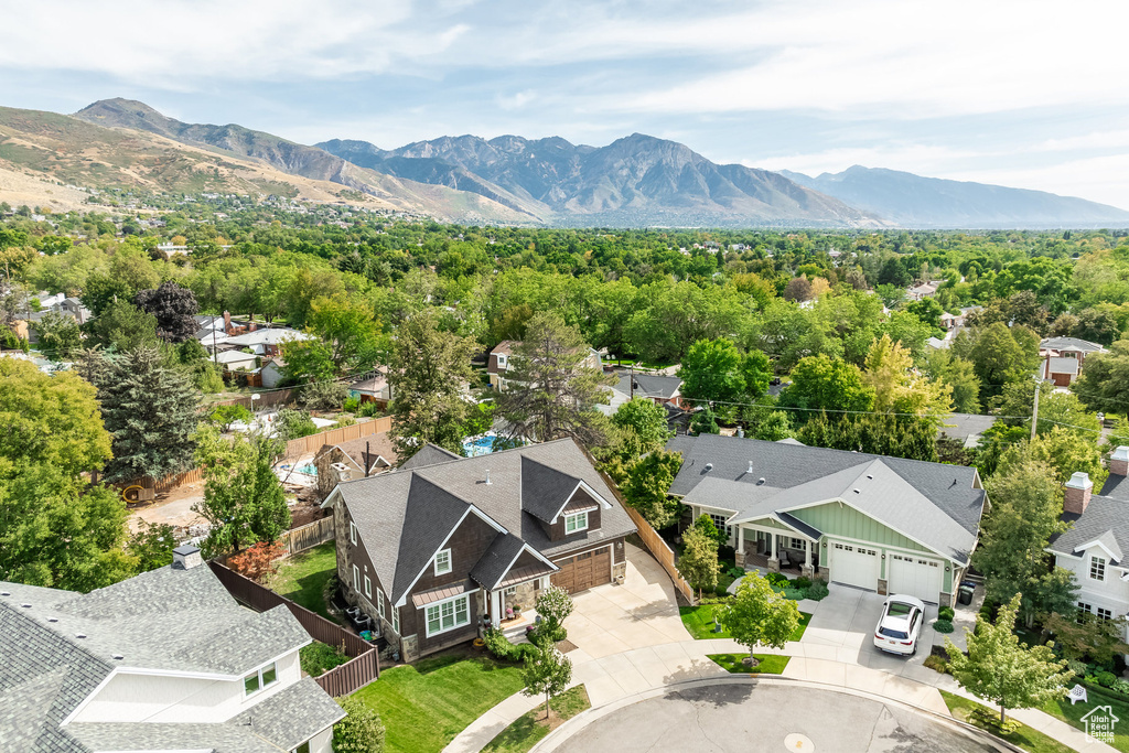 Bird's eye view with a mountain view