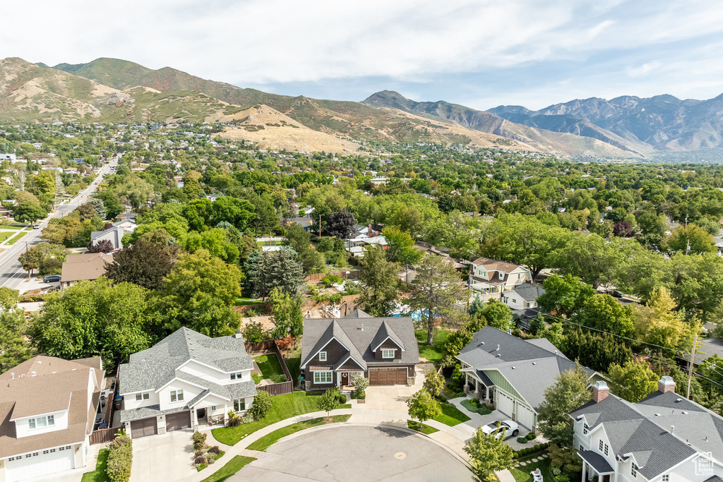 Drone / aerial view featuring a mountain view