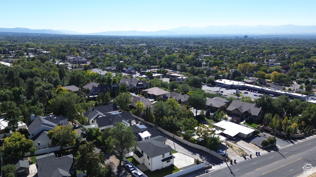 Birds eye view of property featuring a mountain view