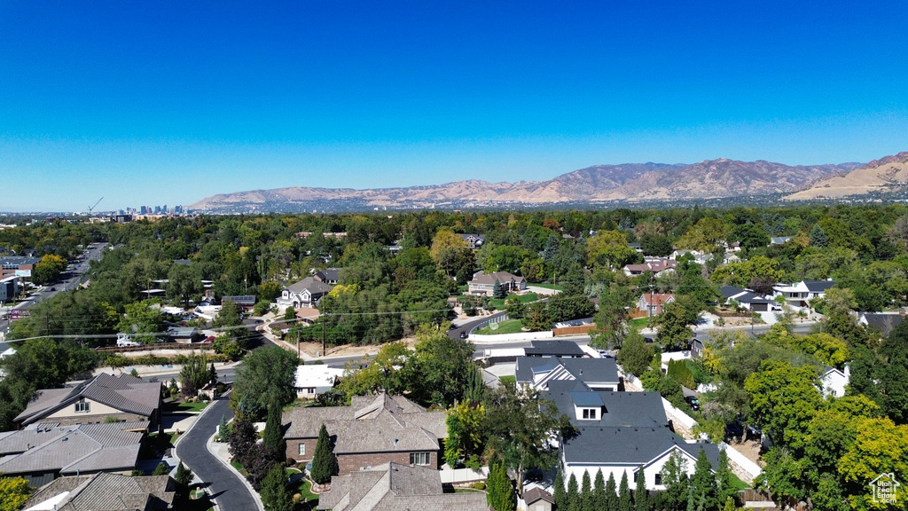 Bird\'s eye view featuring a mountain view