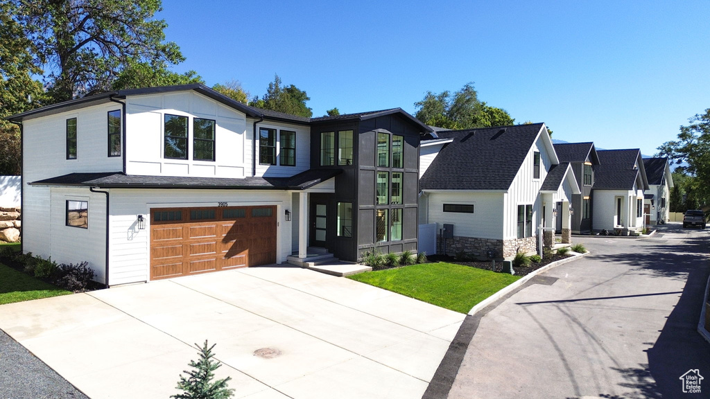 View of front of house featuring a garage