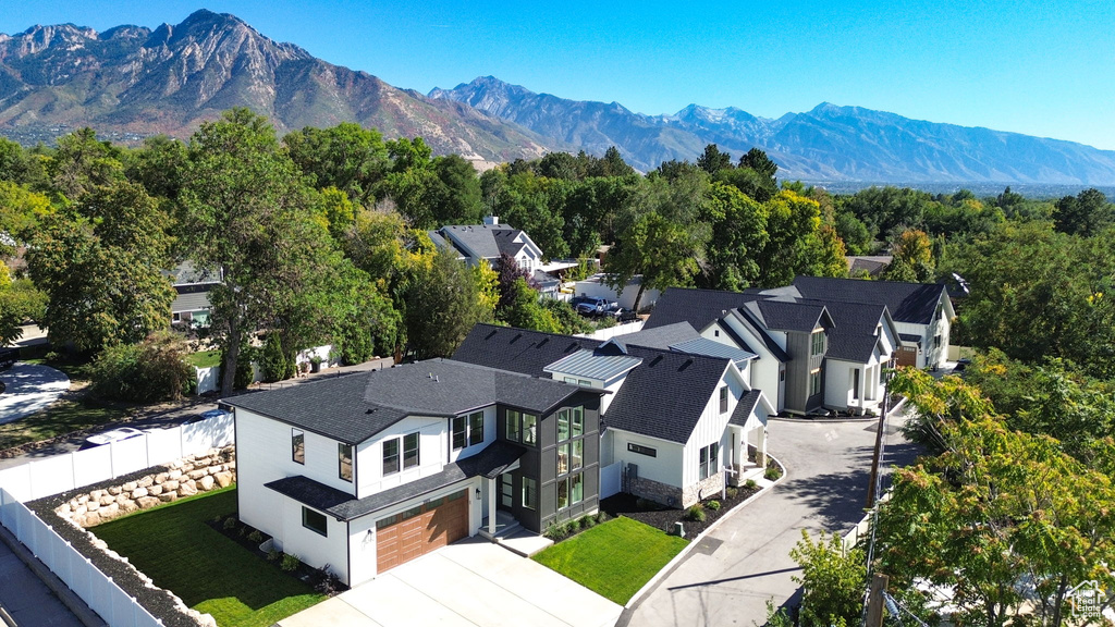 Drone / aerial view featuring a mountain view