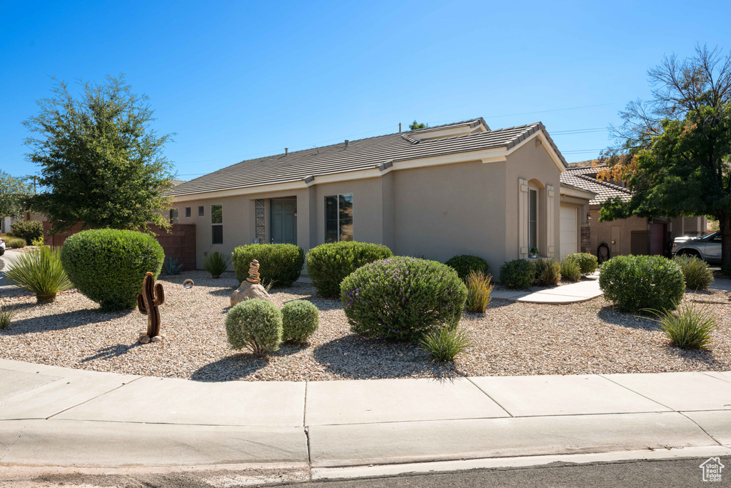 Ranch-style house featuring a garage