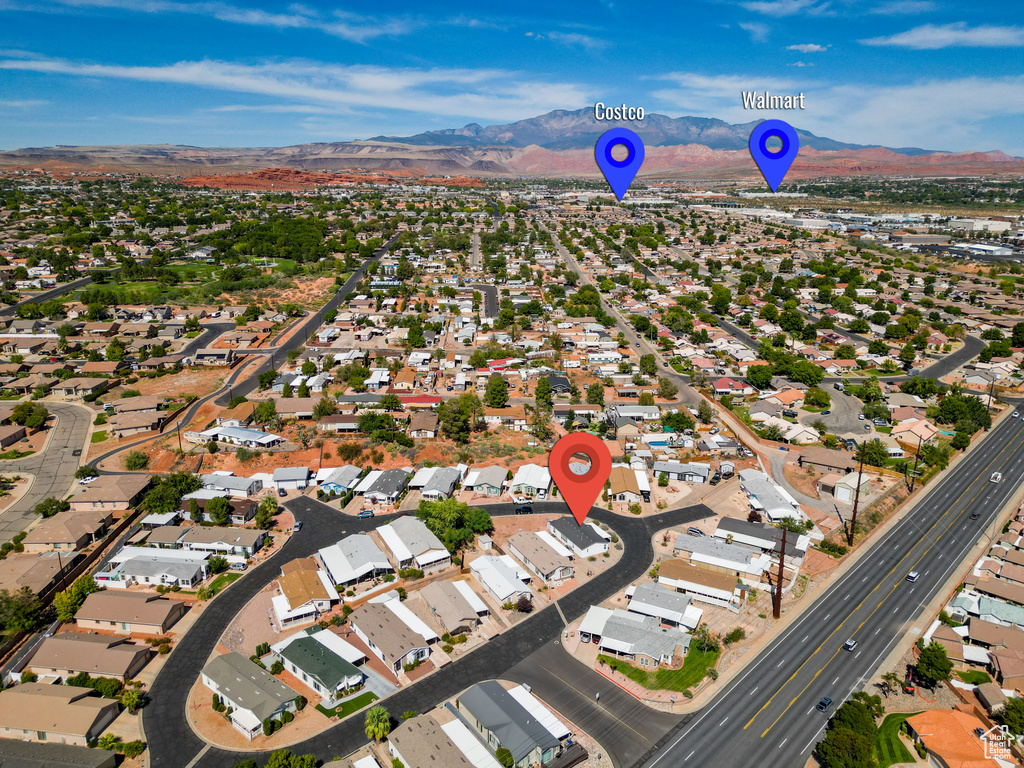 Aerial view with a mountain view