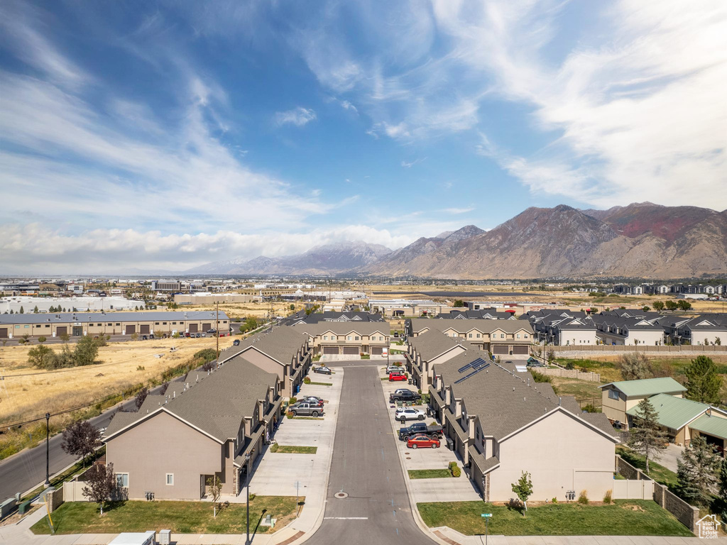 Aerial view with a mountain view