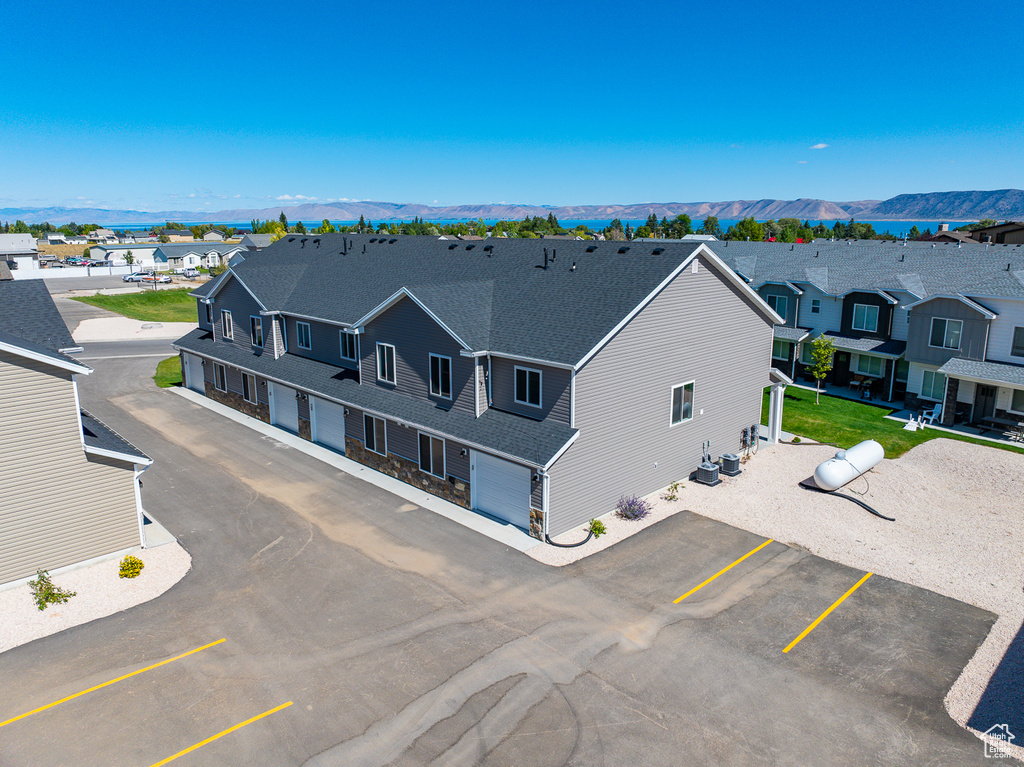 Birds eye view of property featuring a mountain view