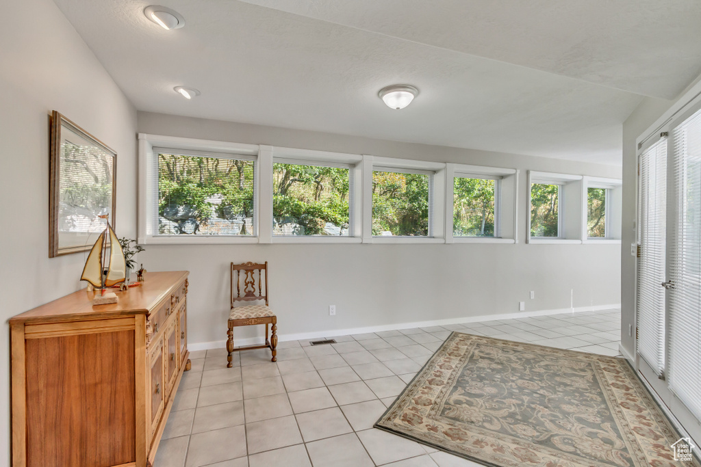 Sitting room with light tile patterned flooring