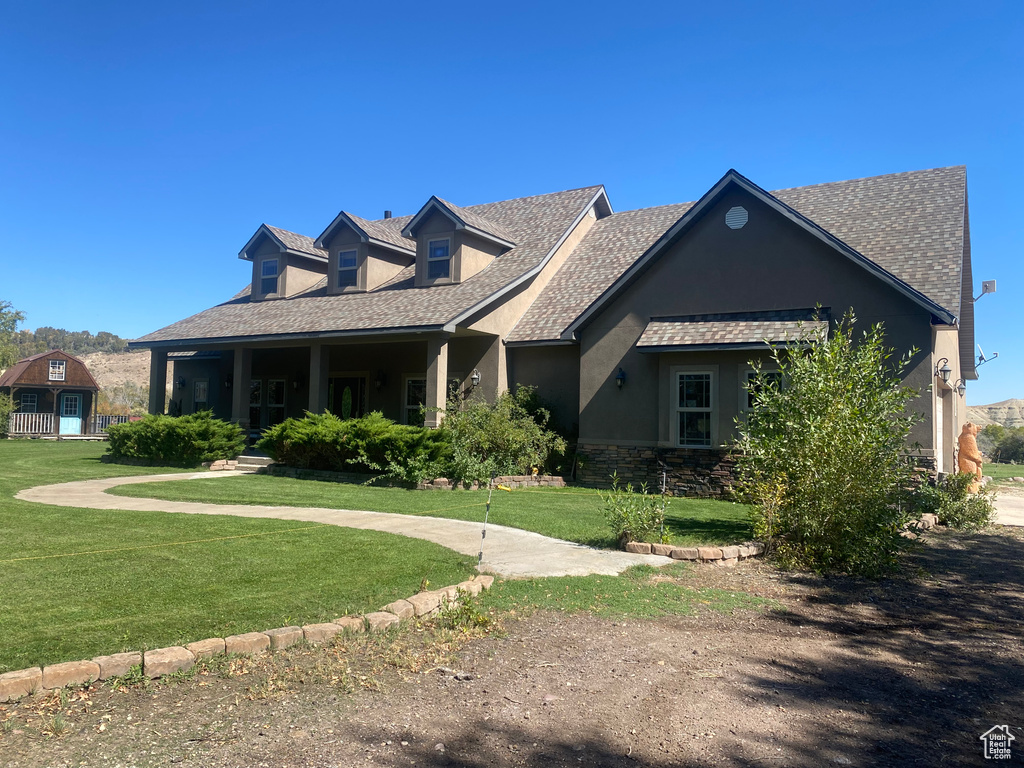 View of front of property featuring a front lawn