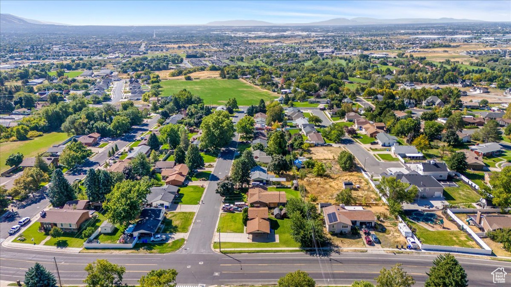 Aerial view with a mountain view