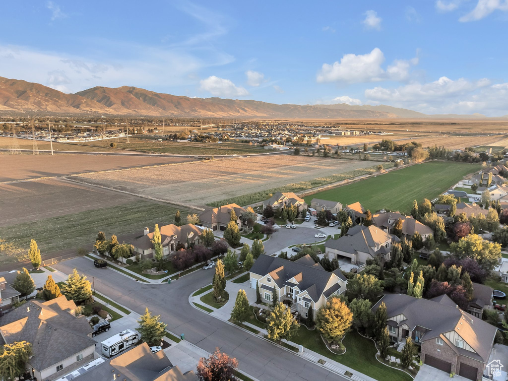 Bird's eye view with a mountain view