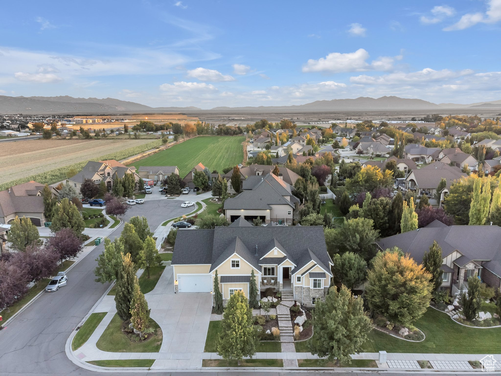 Birds eye view of property featuring a mountain view