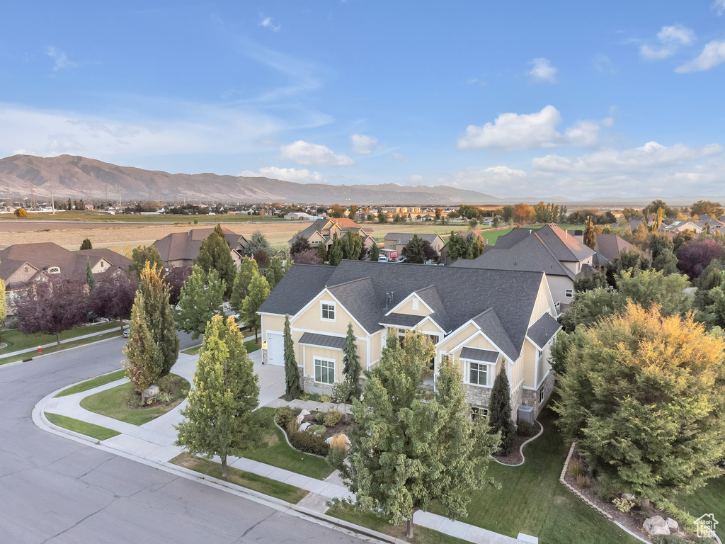 Drone / aerial view featuring a mountain view