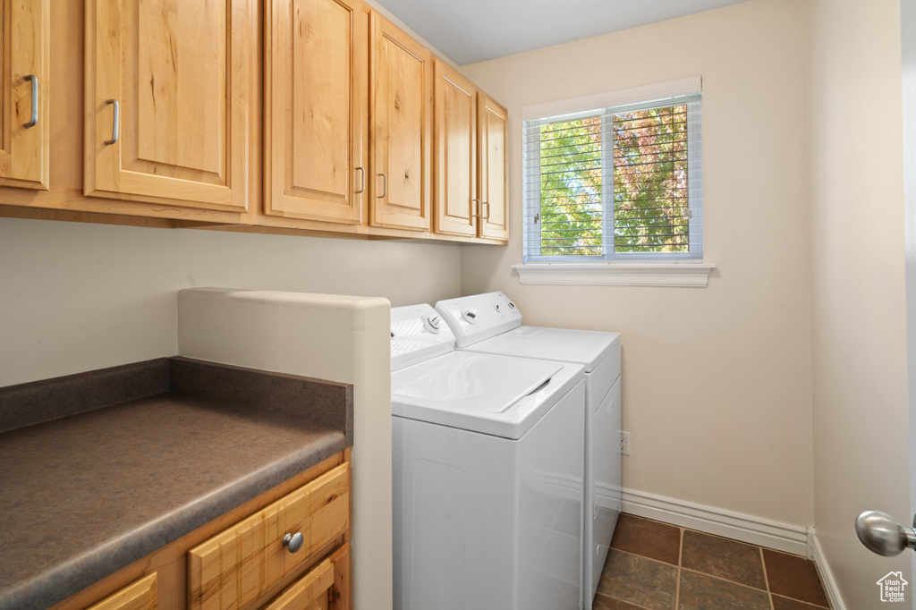 Laundry room with cabinets and washing machine and dryer