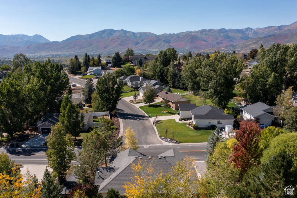 Drone / aerial view featuring a mountain view