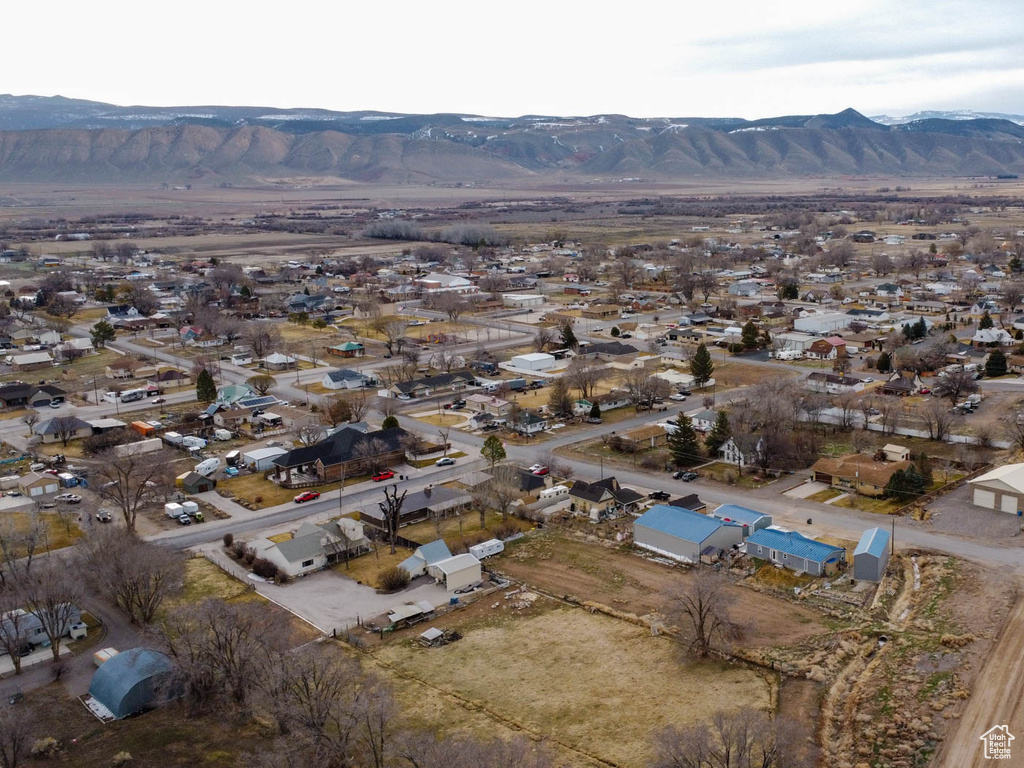 Birds eye view of property featuring a mountain view