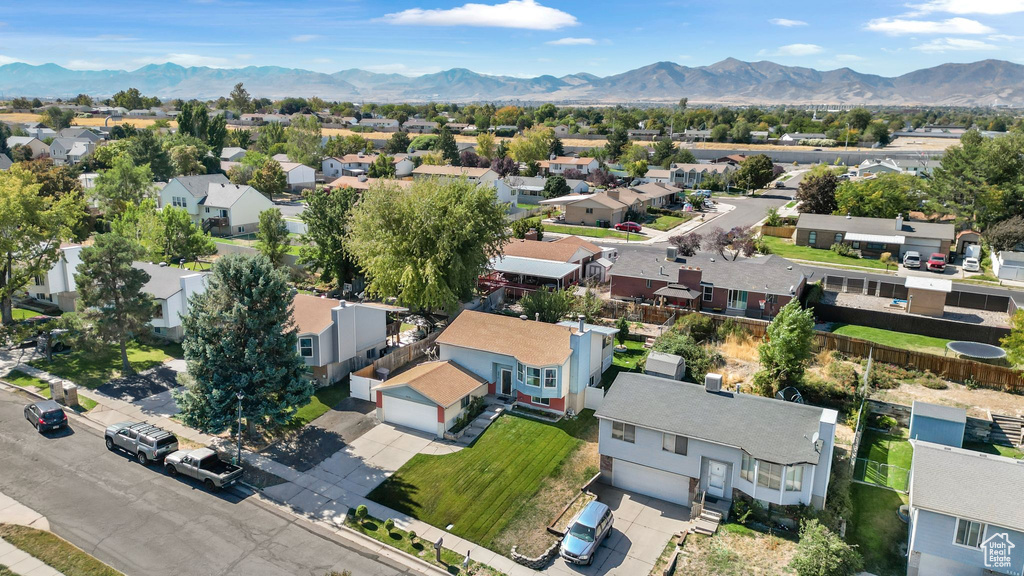 Drone / aerial view featuring a mountain view