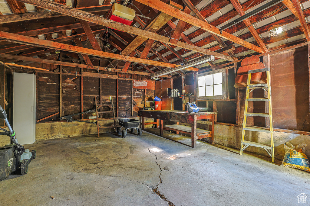 Misc room with concrete flooring and vaulted ceiling