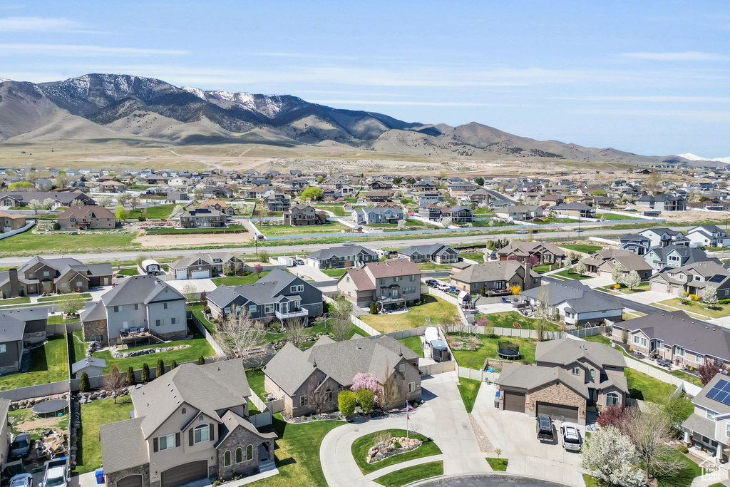 Drone / aerial view featuring a mountain view