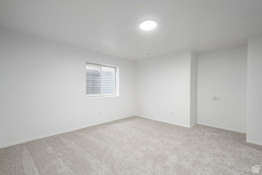 Unfurnished room with light carpet